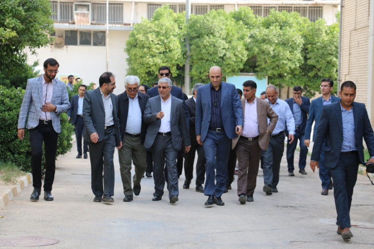 بازدید استاندار فارس و هیات همراه از مرکز آموزش علمی-کاربردی کارخانجات مخابراتی