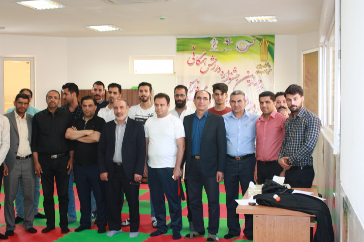 مسابقه فوتبال دستی جهت کارکنان، مدرسان و دانشجویان برگزار گردید.