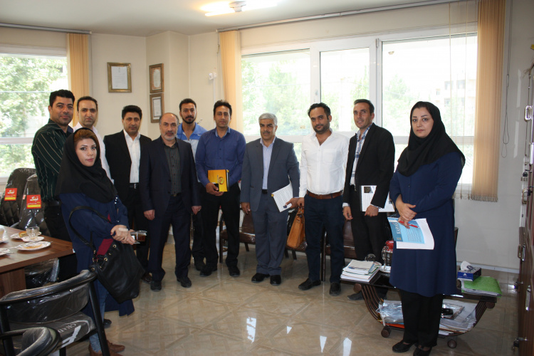 برگزاری جلسه هم اندیشی  جهت ساخت مستند تلوزیونی با کارآفرینان موفق دانشگاه علمی کاربردی فارس برگزار گردید.