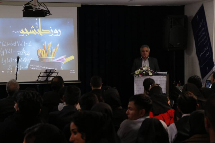 رئیس مرکز آموزش خبر شیراز با بیان اینکه دانشجو باید پرسشگر باشد گفت: مطالبه‌گری نیز از خصوصیت‌های بارزی است که یک دانشجو باید به دنبال آن باشد