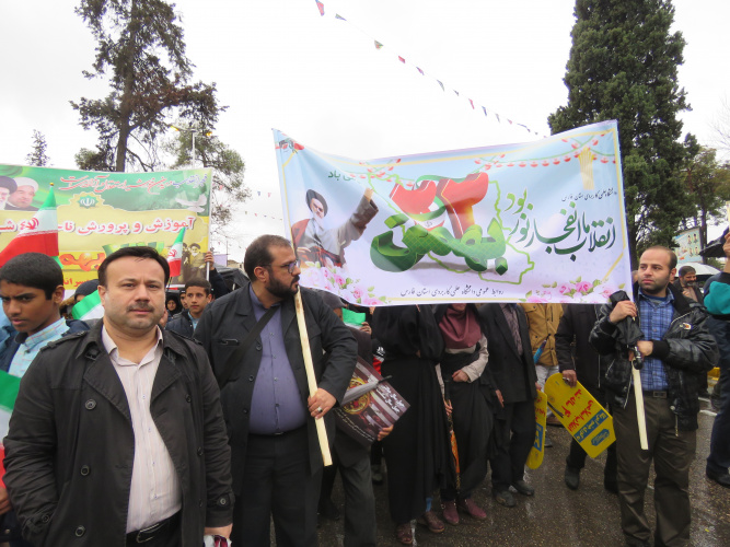 دانشگاه علمی کاربردی استان فارس در راهپیمایی ۲۲ بهمن ماه ۹۷ حضور پرشور داشت