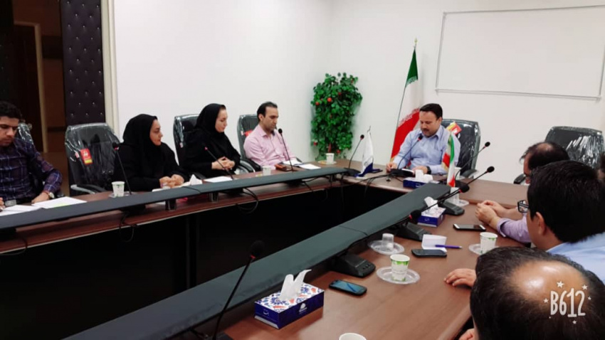 نشست هم اندیشی رئیس دانشگاه علمی کاربردی استان فارس با کارکنان برگزار شد