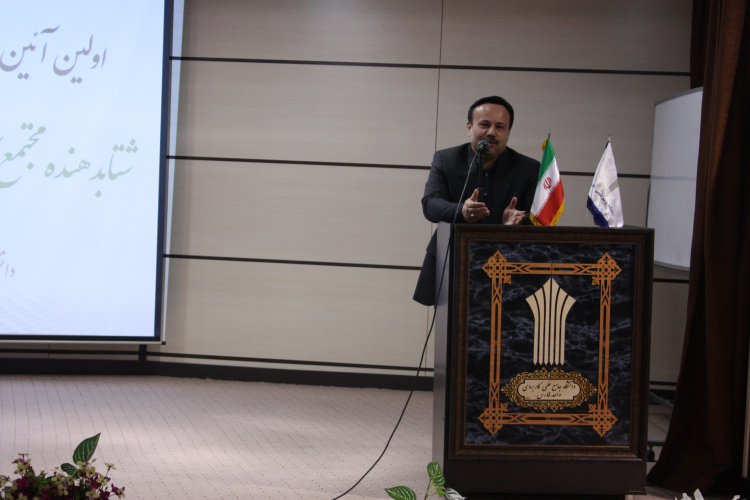 رئیس دانشگاه علمی کاربردی استان  فارس: حمایت از صاحبان فکر را در اولویت قرار دهیم