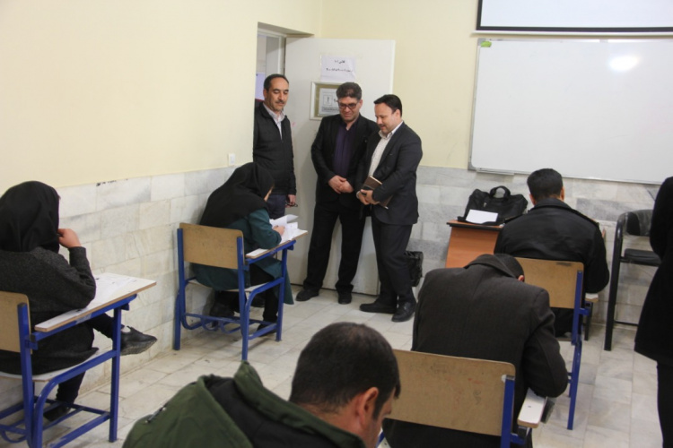 بازدید رئیس دانشگاه جامع علمی کاربردی واحد استان فارس از محل برگزاری آزمون های متمرکز پایان تحصیلی نیم سال اول سال ۹۹-۹۸