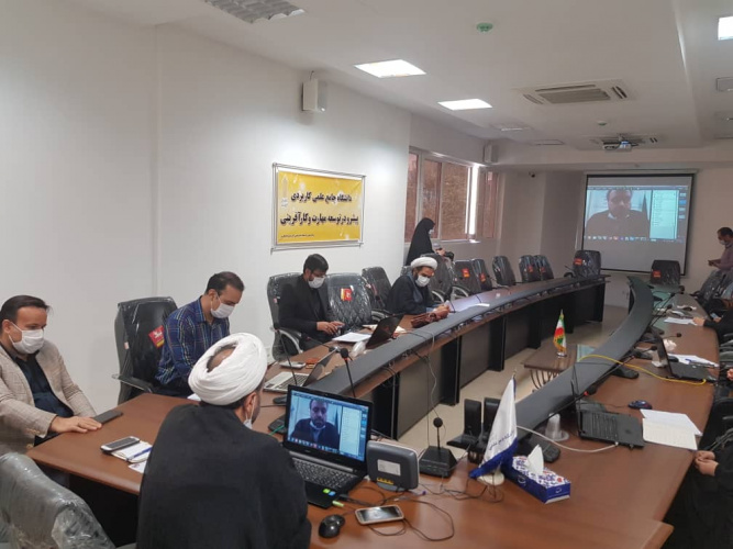 رویداد شتاب نشر معارف قرآن در فضای مجازی مرکز آموزش علمی کاربردی غدیر شیراز برگزار شد