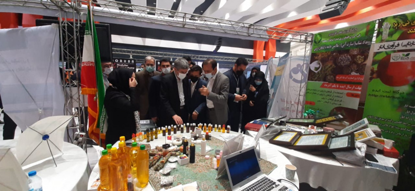 به روایت تصویر / استاندار استان فارس از غرفه دانشگاه جامع عملی کاربردی واحد استان فارس در نمایشگاه دستاورد های پژوهشی و فناوری استان بازدید کرد