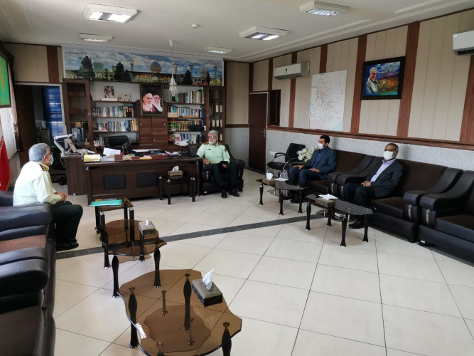 رئیس مرکز آموزش علمی کاربردی فرماندهی انتظامی استان فارس با فرمانده انتظامی استان دیدار و گفتگو کرد