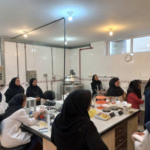 برگزاری اولین دوره کوتاه مدت فرآوری پس از برداشت گیاهان دارویی در مرکز آموزش علمی کاربردی فن آوران کشاورزی صدرا