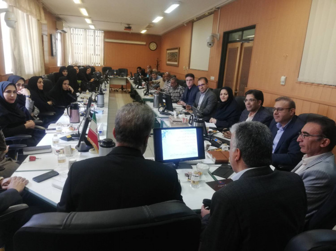 برگزاری نشست هم اندیشی جمعی از مدیران هنرستان های شیراز با روسای مراکز آموزش علمی کاربردی فارس