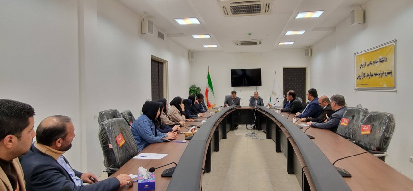 نشست سرپرست امور دفتر حقوقی دانشگاه جامع علمی کاربردی با کارکنان واحد استانی فارس