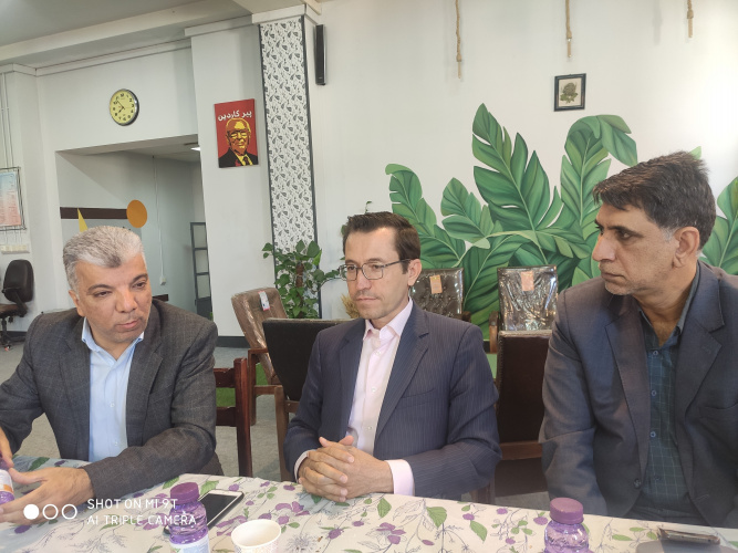 سرپرست دانشگاه جامع علمی کاربردی استان فارس با جمعی از مدیران دانشگاه، از مرکز آموزش فرهنگ و هنر فاضل فرهیخته بازید کرد